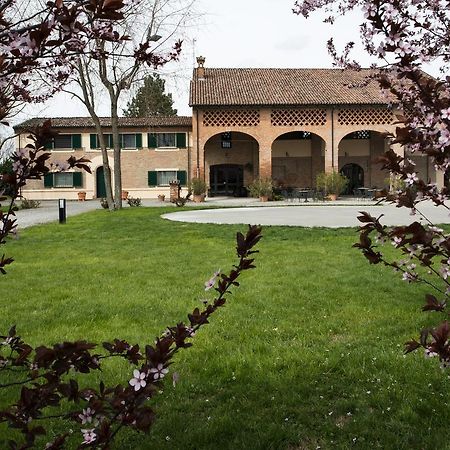 Agriturismo Tenuta Casteldardo Besenzone Exteriör bild